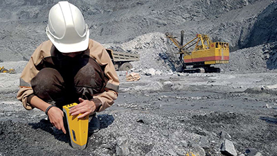 Portable X-Ray Fluorescence (pXRF) for Rapid Geochemical Mapping of Chromite Ores