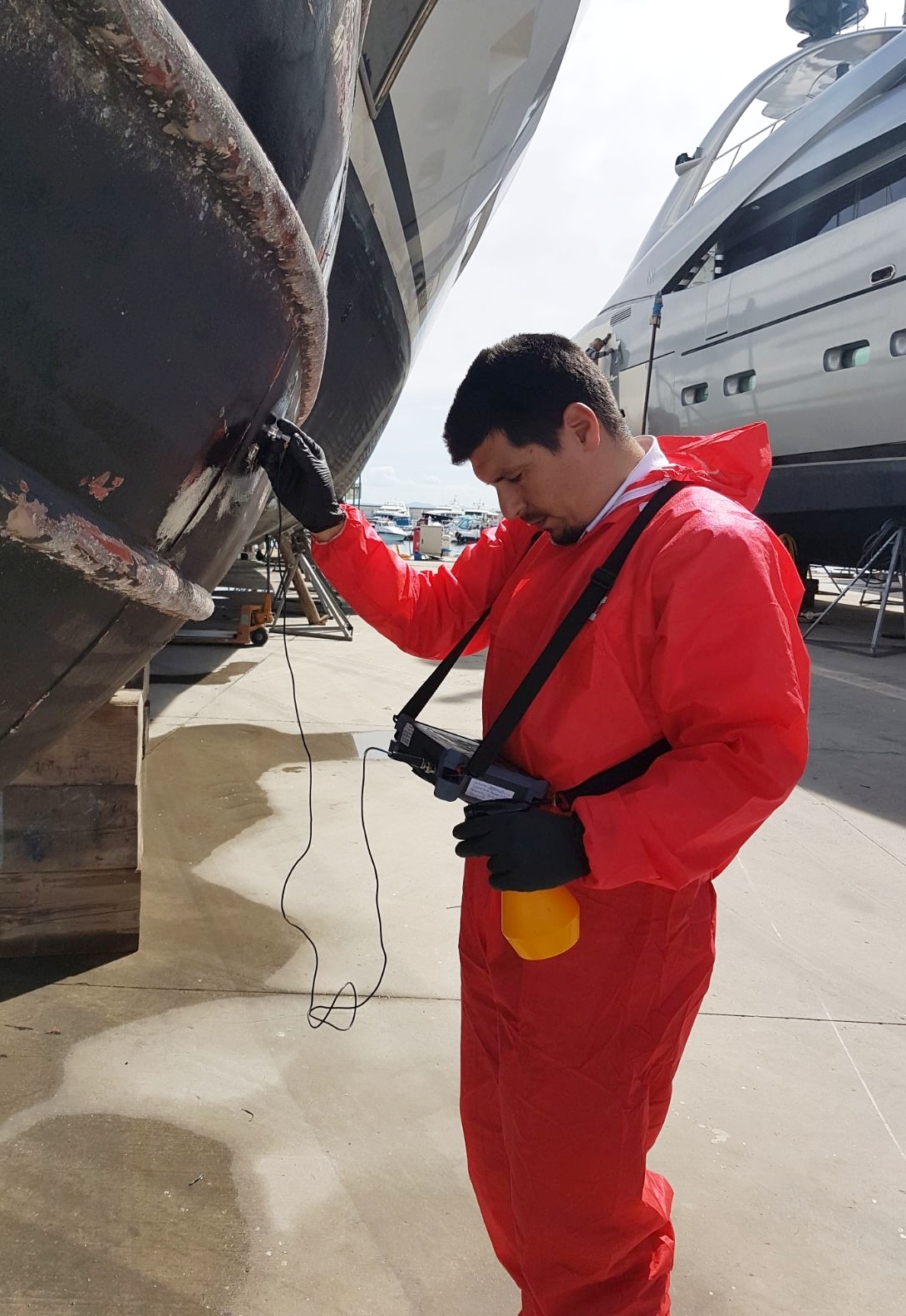 Superyacht hull inspection using an ultrasonic flaw detector