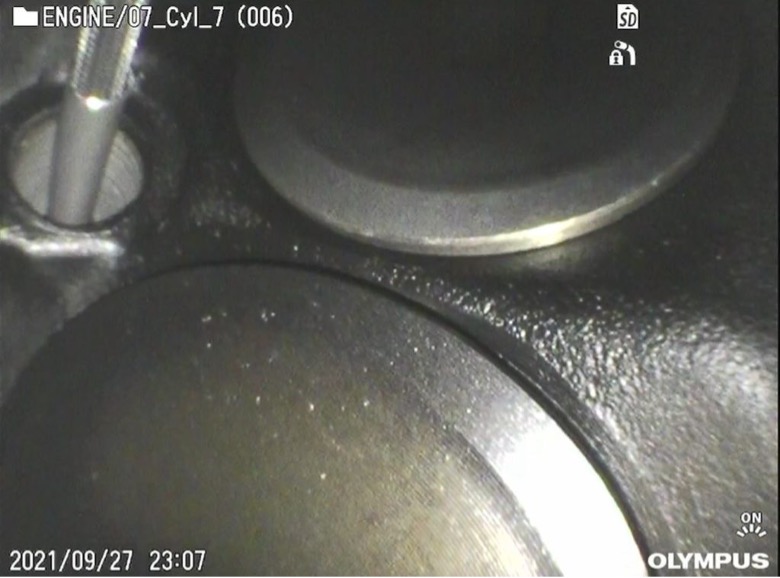 Ispezione di una valvola di motore mediante un videoscopio