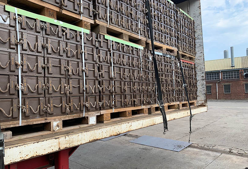 Des analyseurs XRF à main sont utilisés dans le processus de recyclage de boîtes de munitions en bois.