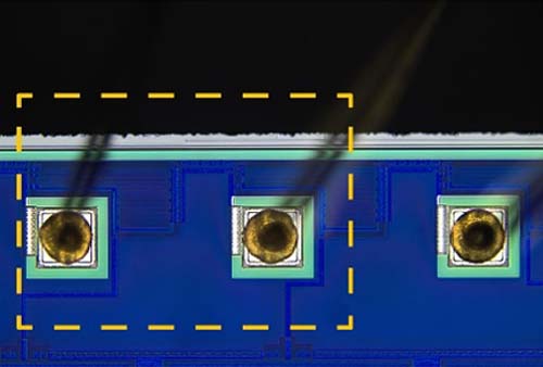 半導体チップの観察における視野数の比較　黄色枠：前機種、画像全体：「DP28」、「DP23」
