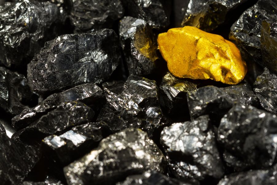 Zlato a uhlík v oblasti těžby